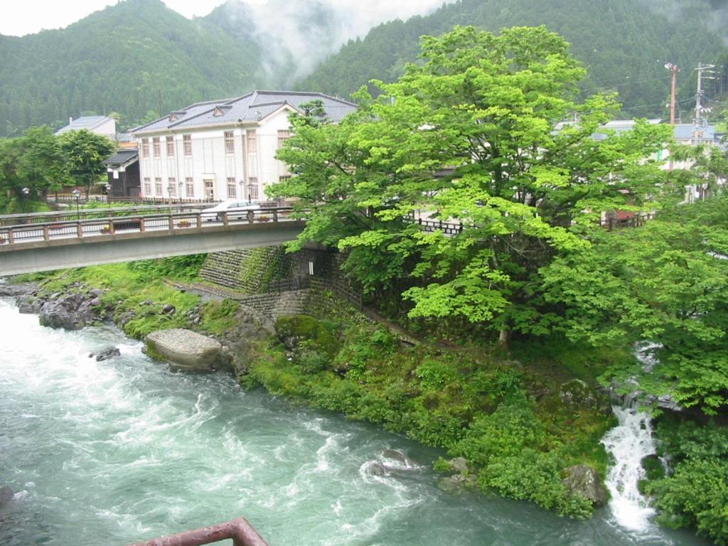 Miharaya Ryokan Gujo Buitenkant foto